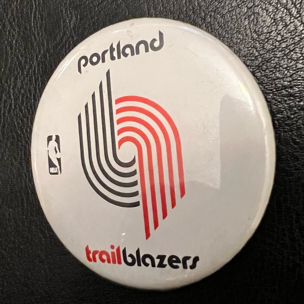 Portland Trail Blazers Vintage NBA Basketball rip city logo pin pinback button
